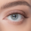 Blaues Auge und göttliche Wimpern