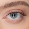 Blaue Augen und herzzerreißende Wimpern